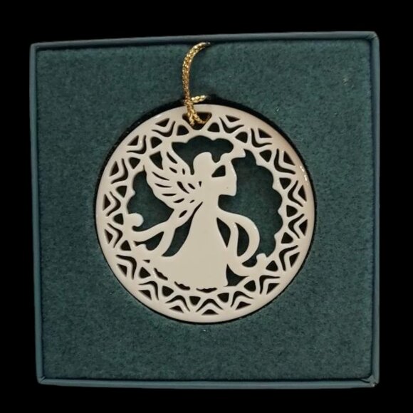 NIB 1996 Lenox Round Ivory "Angel w/Horn Yuletide" Snowflake 14KG Trim Ornament - Picture 1 of 1